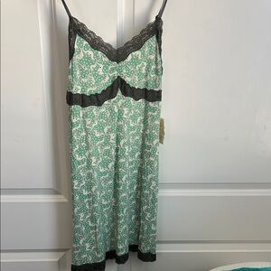 Elegant Green Lace Trim Nightgown